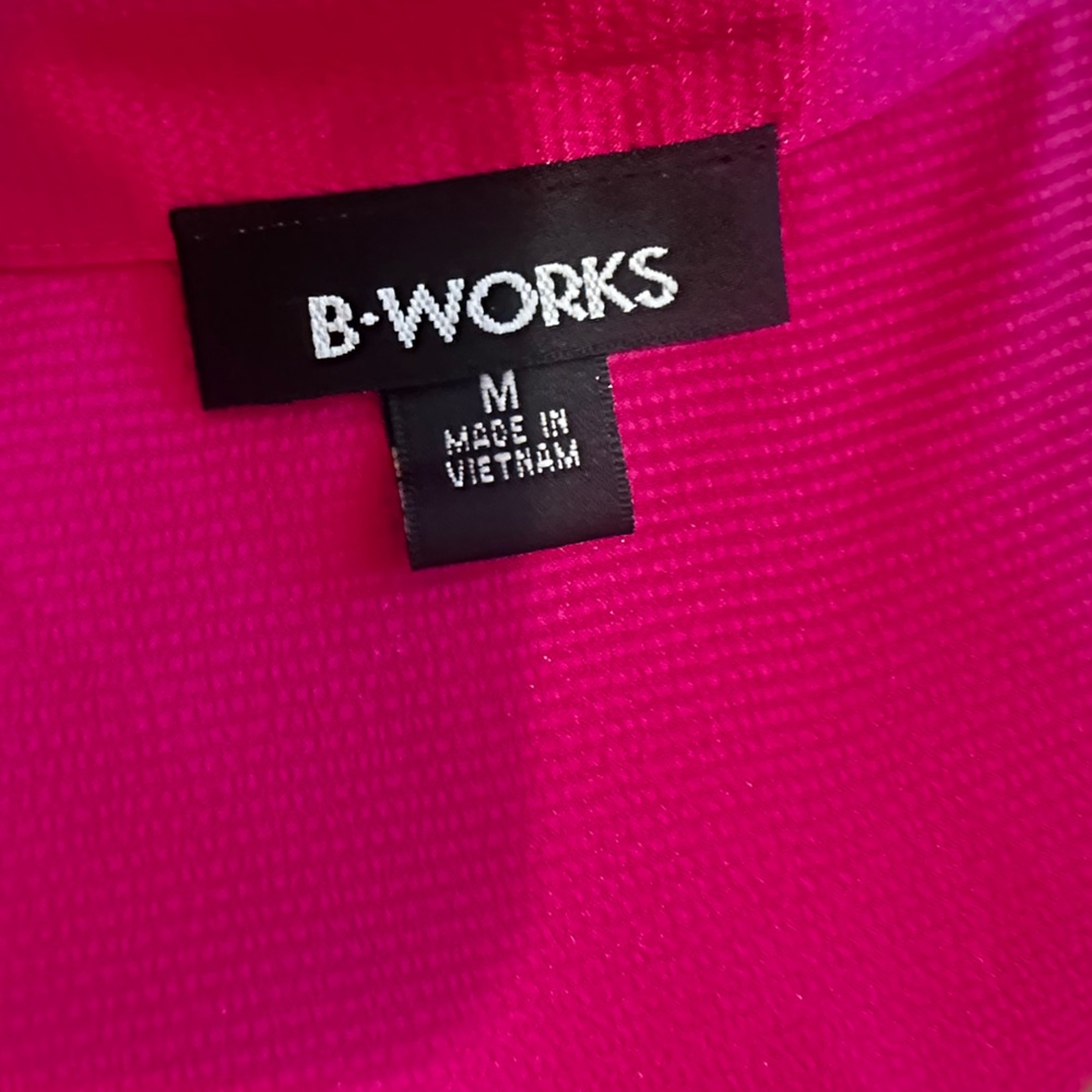 Elegant Pink Ruffle Blouse - Picture 3 of 3